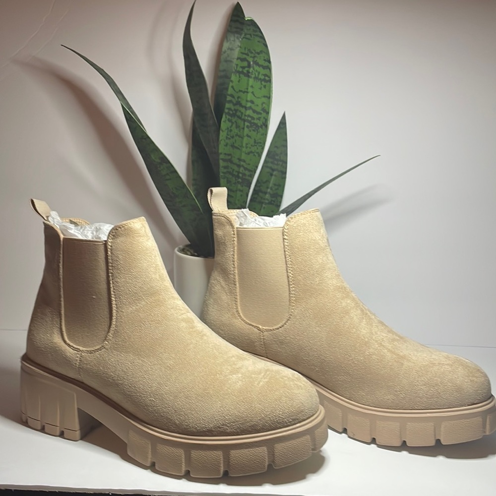 Sz 11 Tan Suede Ankle Boots By Cushionaire